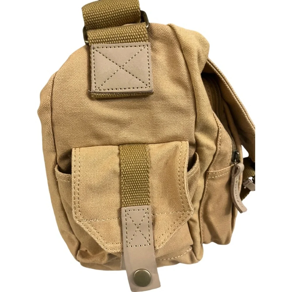 Pre-Owned OHUHU Tan Canvas Digital Camera Messenger Style Bag. Great Condition